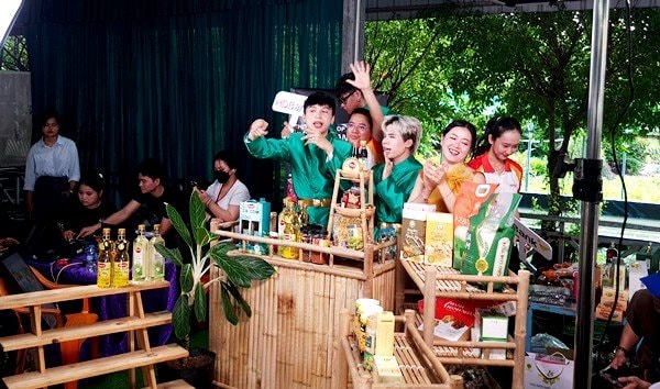 Độc đáo chợ phiên live bán hàng OCOP ‘Hương vị An Giang’