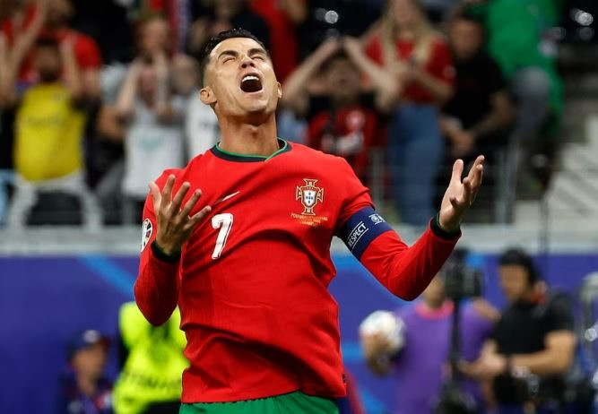 HLV Martinez nên loại Ronaldo khi BĐN gặp Pháp vì lối chơi dạt biên - tạt bóng dễ bị bắt bài