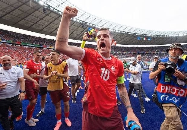 Về nhì bảng A là điềm lành cho Thụy Sĩ khi gặp Anh, Xhaka có thể lại cản bước Harry Kane