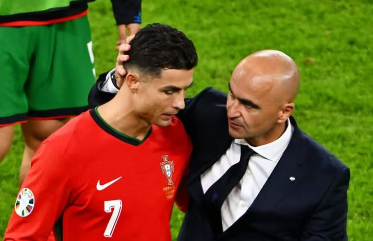 Loại Ronaldo khỏi đội hình không có nghĩa là ngày tận thế, nhưng HLV Martinez không nhận ra điều đó