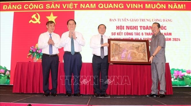 Trưởng ban Tuyên giáo Trung ương: Chú trọng nghiên cứu các vấn đề nền tảng trong lĩnh vực tuyên giáo