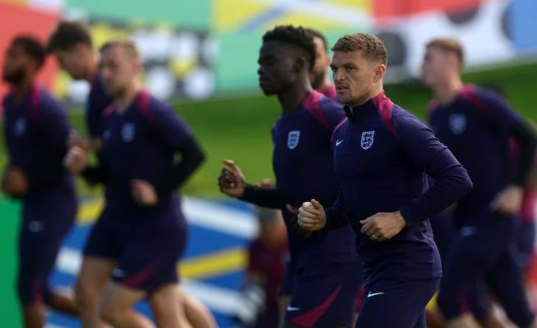 Hành trình gập ghềnh tạo nên sự kiên cường cho tuyển Anh, Sir Jim Ratcliffe chúc Luke Shaw hài hước