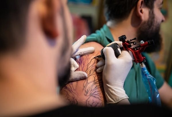Mực xăm chứa hàng triệu vi khuẩn nguy hiểm