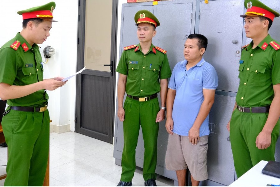 Hà Tĩnh: Khởi tố tài xế xe đầu kéo chống đối CSGT