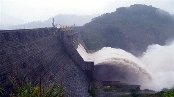 Hồ thủy điện Sơn La, Tuyên Quang liên tiếp mở thêm cửa xả đáy