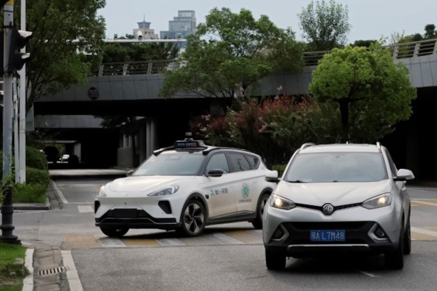 Nhiều lao động ở tầng lớp thấp nhất sợ mất việc khi Trung Quốc tăng tốc triển khai robotaxi