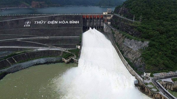 Hồ thủy điện Hòa Bình đóng hết cửa xả lũ