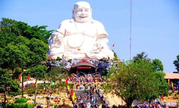 Bất chấp mưa, du khách đến An Giang vẫn tăng mạnh dịp lễ 2.9