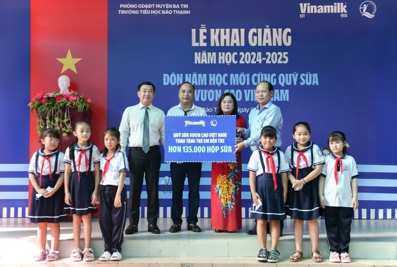Học sinh Bến Tre đón ngày khai giảng đặc biệt cùng Vinamilk và Quỹ sữa vươn cao Việt Nam