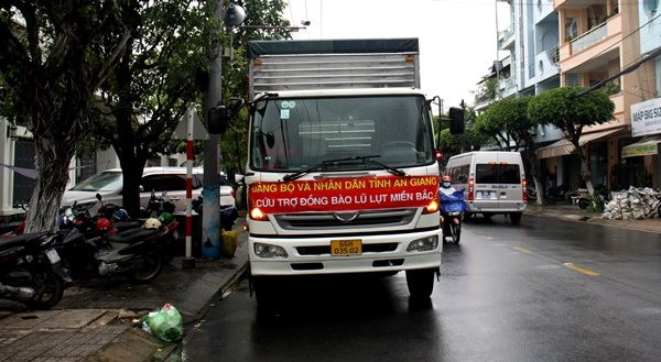 An Giang: Các chuyến hàng cứu trợ lên đường đến với đồng bào vùng bão lũ miền Bắc