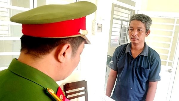 Bắt người đàn ông tưới xăng đòi 'cùng chết với chủ nợ'