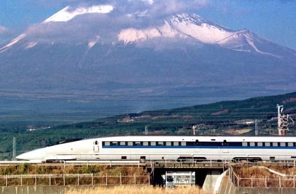 Lịch sử 60 năm tàu cao tốc Shinkansen