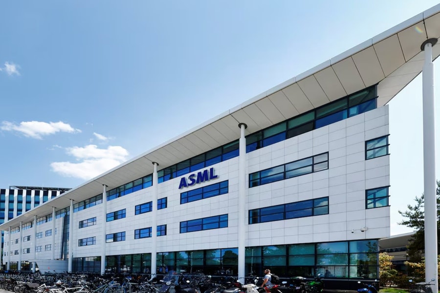 Cổ phiếu các hãng chip giảm mạnh, Nvidia mất 158 tỉ USD/ngày do dự báo từ ASML và hạn chế mới của Mỹ