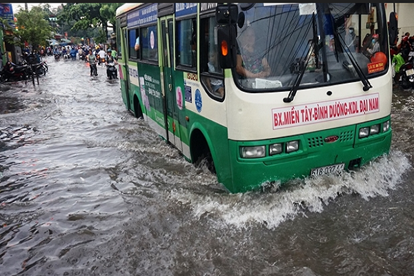 TP.HCM: Vì sao tuyến đường đầu tư 160 tỉ đồng để chống ngập nhưng vẫn ngập?