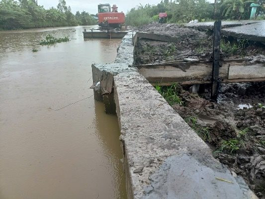 Bạc Liêu: Bờ kè chống sạt lở vừa làm xong đã bị sạt lở