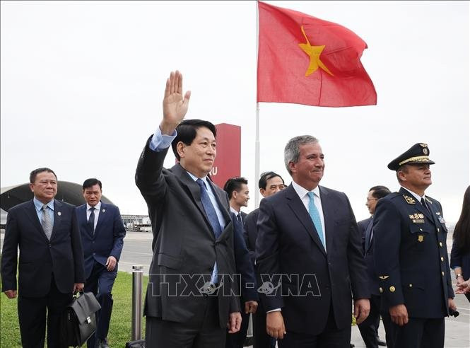 Chủ tịch nước Lương Cường bắt đầu thăm chính thức Peru và dự Tuần lễ Cấp cao APEC