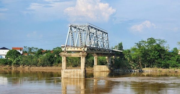 Bổ sung 800 tỉ đồng xây cầu Phong Châu mới