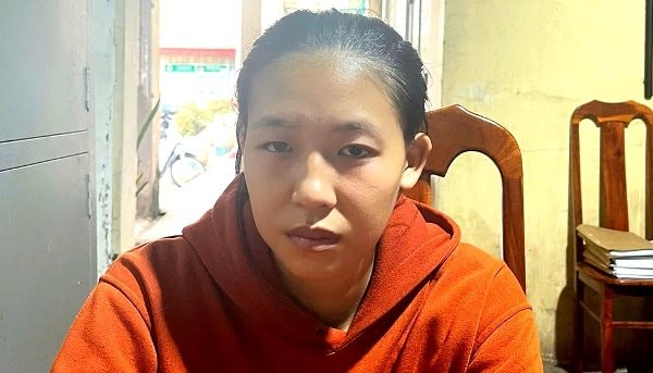 Tạm giữ người mẹ ném con 3 tháng tuổi xuống mương nước