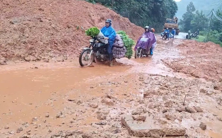 Mưa lớn gây sạt lở, ngập lụt cục bộ ở Quảng Nam, Quảng Ngãi