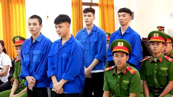 Kiên Giang: Dùng khúc tre đánh người, 4 thanh niên lãnh 31 năm tù
