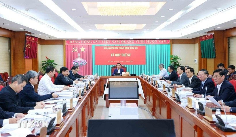 Bộ Chính trị xem xét, thi hành kỷ luật đảng viên vi phạm