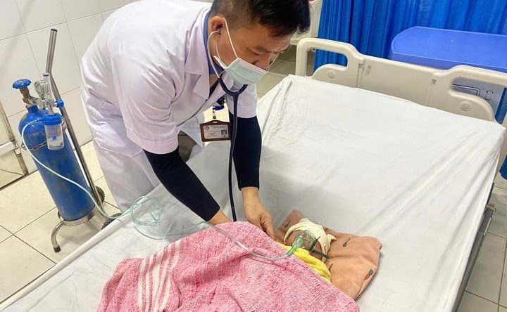 Đốt than sưởi ấm, 4 người trong một gia đình bị ngộ độc khí CO