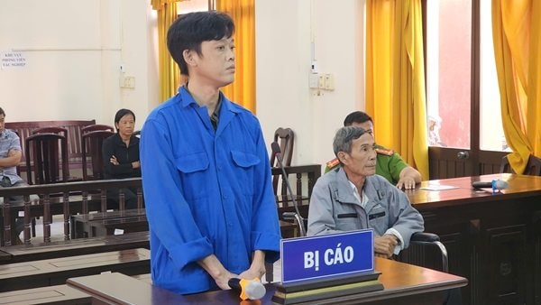 Kiên Giang: Giữ súng làm kỷ niệm, cựu trưởng ấp cùng con trai lãnh án tù