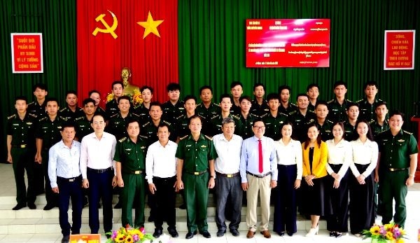 Biên phòng An Giang bế giảng lớp bồi dưỡng kỹ năng tiếng Khmer