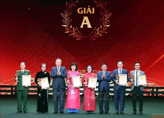 Trao Giải báo chí Búa liềm vàng lần thứ 9 - 2024