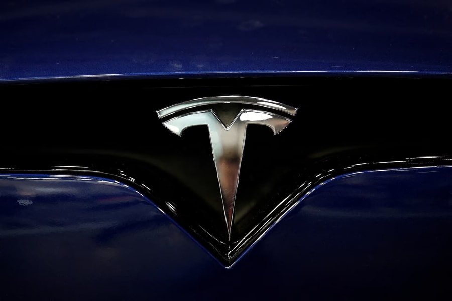 Tesla ‘đơn thương độc mã’ trong cuộc chiến thuế quan xe điện với EU?