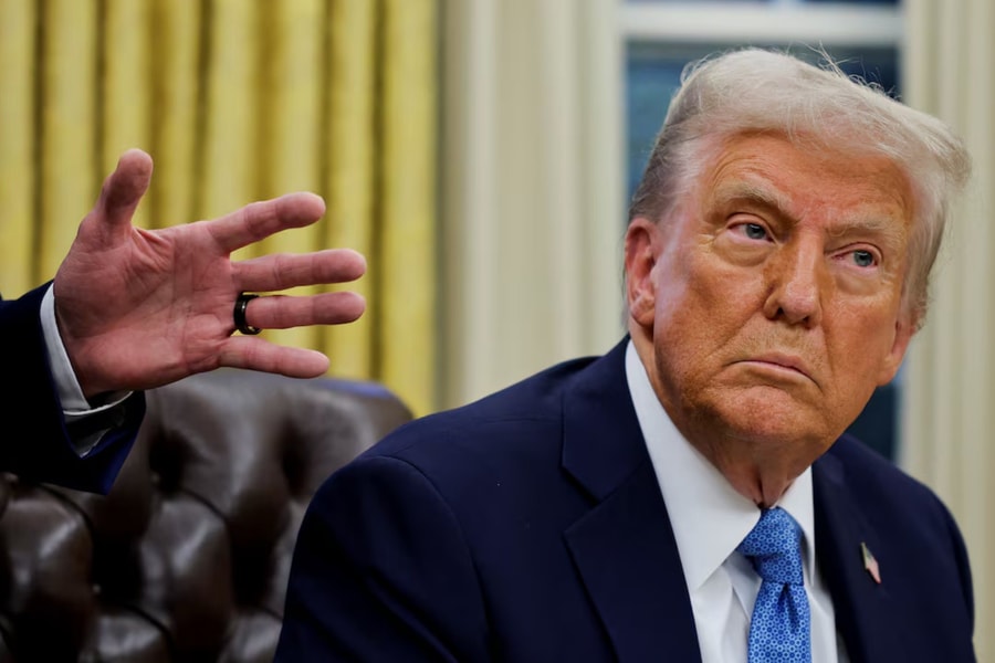 Cổ phiếu các hãng ô tô và Big Tech chao đảo sau khi ông Trump áp thuế mới với Trung Quốc, Canada, Mexico
