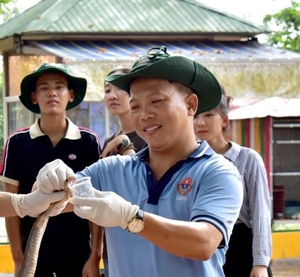 Năm Tỵ về Đồng Tâm xem rắn