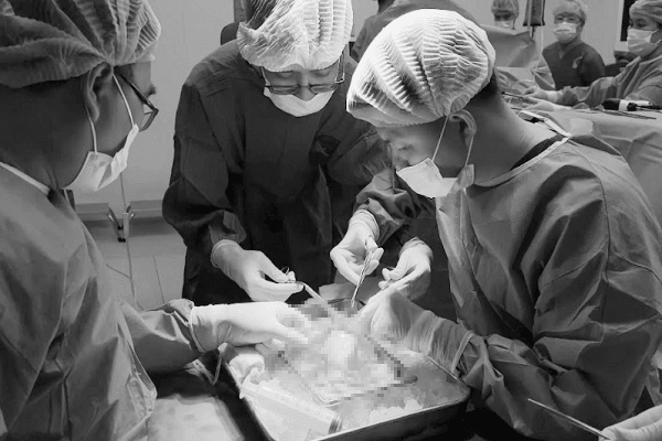 Xót xa nhìn vợ ngày càng yếu, người đàn ông ở TP.HCM hiến thận để cứu vợ