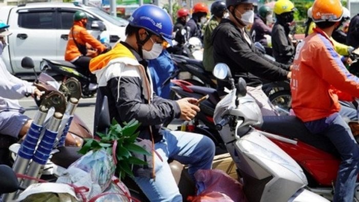Dừng xe nghe điện thoại như thế nào cho an toàn?