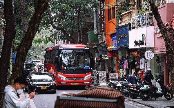 Hà Nội hạn chế xe ô tô trên 16 chỗ hoạt động tại quận Hoàn Kiếm