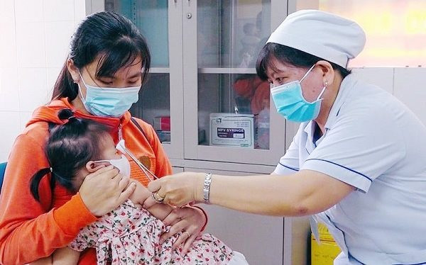 Thủ tướng yêu cầu hoàn thành tiêm phòng vắc xin sởi trong tháng 3