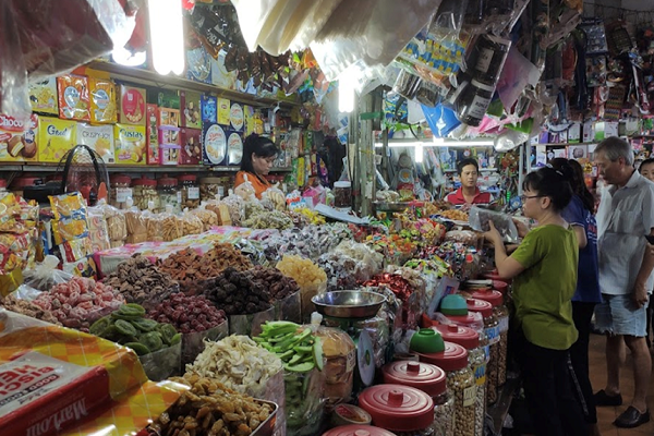 Làm sao để chợ dân sinh trụ vững trước làn sóng thương mại số?