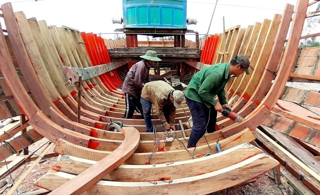 Nghề đóng tàu gỗ - 'linh hồn' của mỗi chuyến vươn khơi