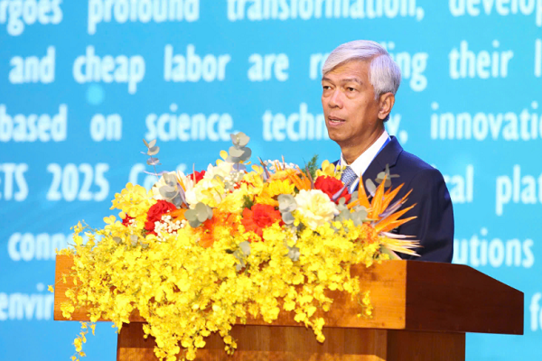 Mô hình phát triển dựa trên tài nguyên và nhân công giá rẻ đang bộc lộ những giới hạn
