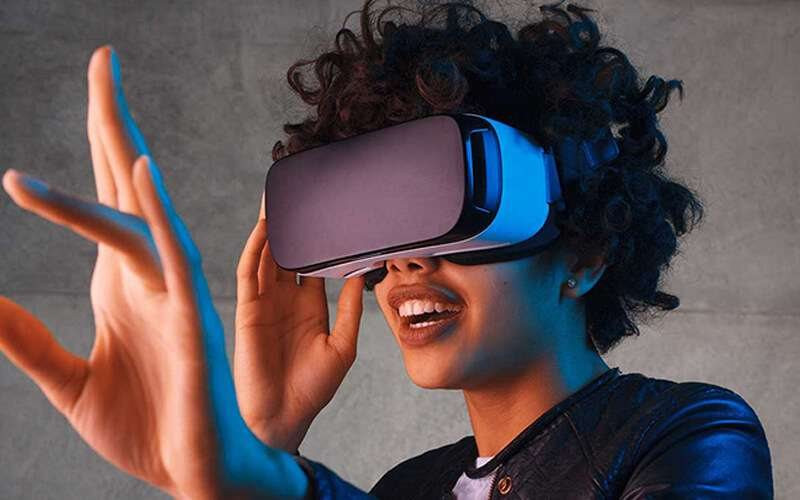 Ứng dụng AR và VR: Tạo trải nghiệm độc đáo cho khách hàng