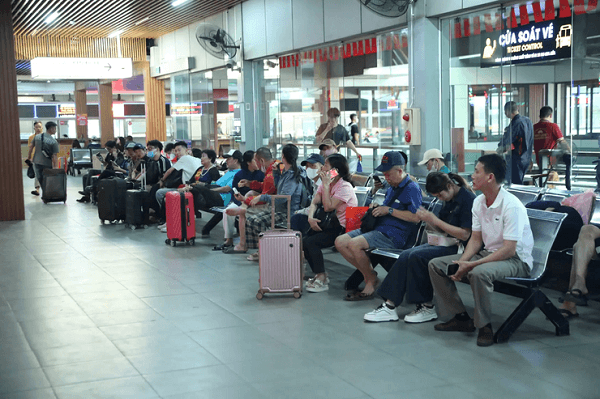 Hà Nội: Các bến xe tăng cường chuyến cho dịp cao điểm lễ 30.4-1.5