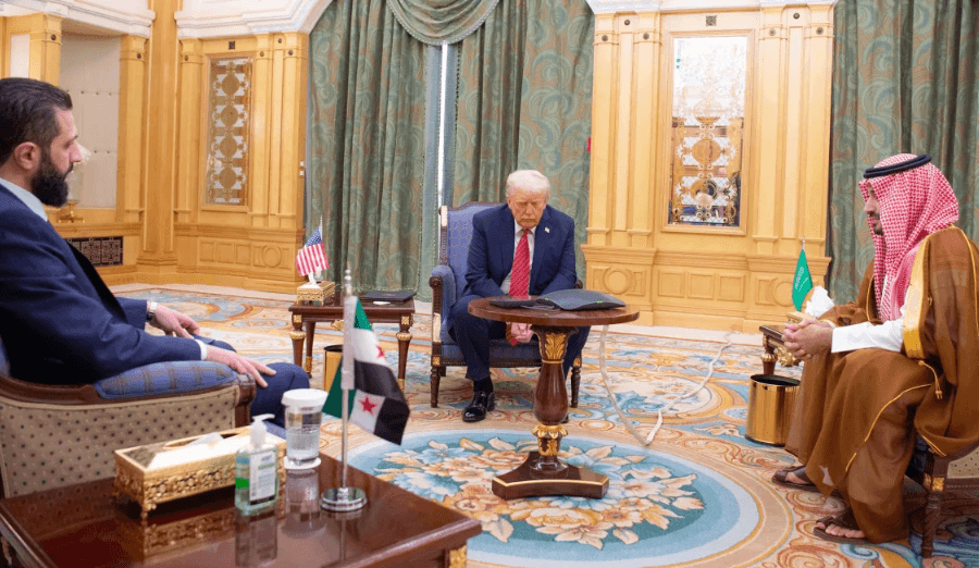 Ông Trump gặp nhà lãnh đạo Syria bị Mỹ truy nã