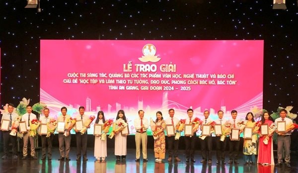An Giang: 88 tác phẩm đạt giải cuộc thi 'Học tập và làm theo tư tưởng, đạo đức, phong cách Bác Hồ, Bác Tôn'