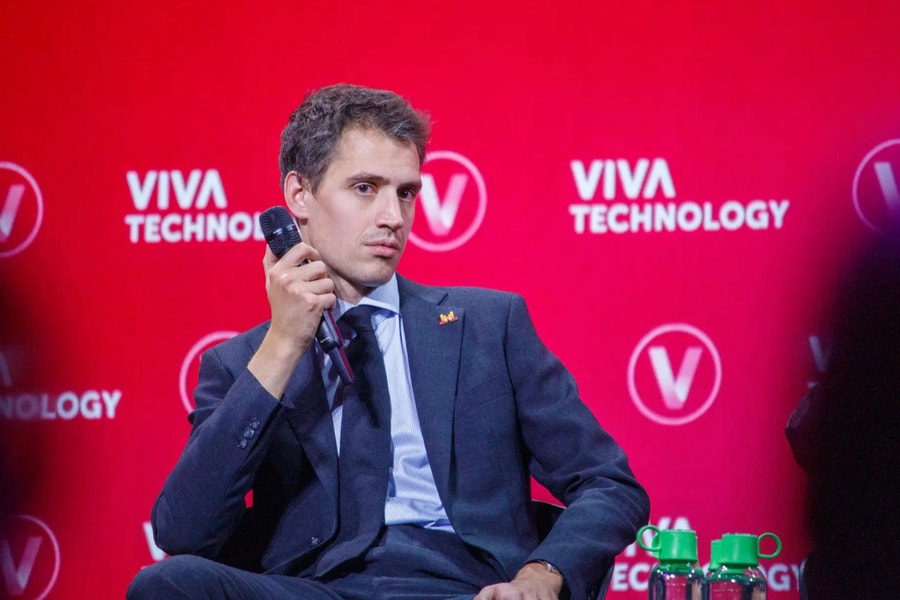 CEO Mistral AI: Lãnh đạo Anthropic gieo rắc nỗi sợ AI xóa sổ 50% các công việc cấp thấp