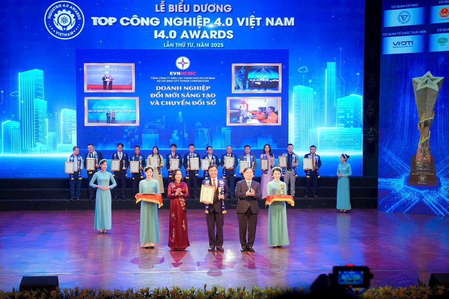 EVNHCMC được vinh danh Top Công nghiệp 4.0 Việt Nam năm 2025