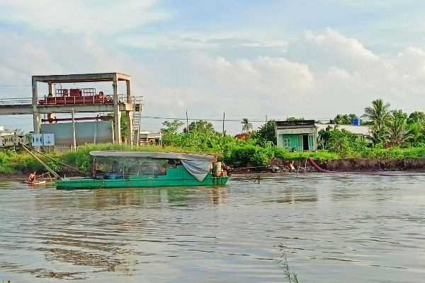 Cà Mau: Nỗi lo sạt lở đất ven sông mùa mưa