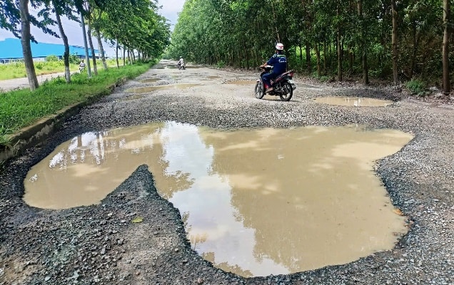 Đường vào KCN Khánh An ở Cà Mau 'kêu cứu' vì xuống cấp