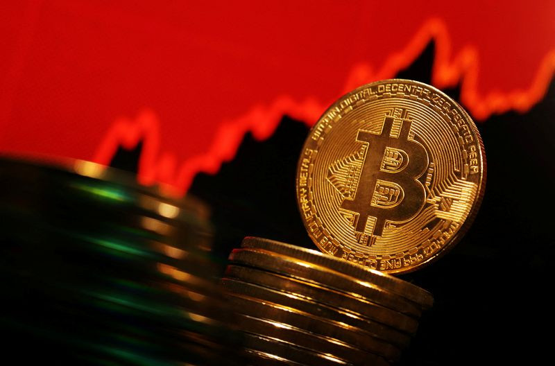 Bitcoin lần đầu vượt 122.000 USD, tổng giá trị toàn ngành đạt 3.810 tỉ USD