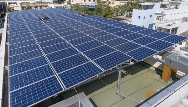Tiêu thụ điện cao kỷ lục, ngành điện khuyến khích dân lắp pin mặt trời mái nhà