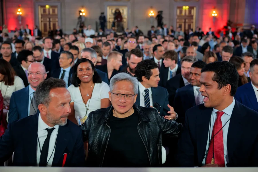 Ông Trump từng định chia tách Nvidia, Jensen Huang nói về lợi thế độc nhất của Mỹ